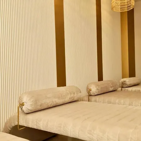 Stunning Luxury With Pool And Security Apartment