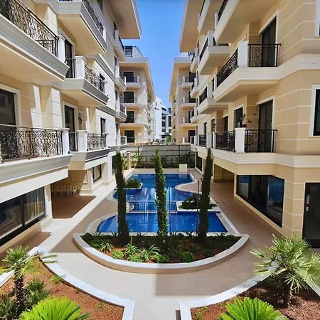 Stunning Luxury With Pool And Security Apartment *